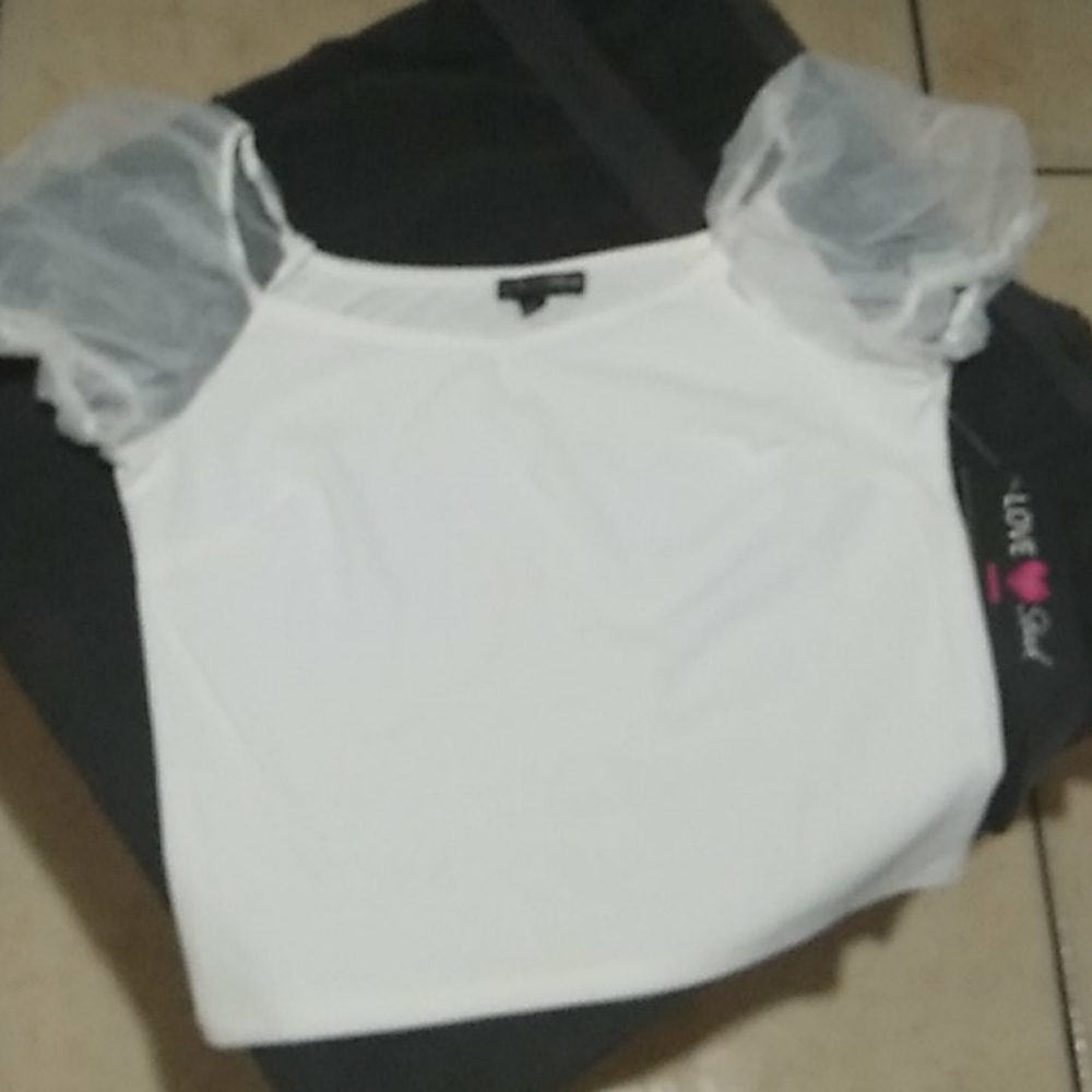 Nice cute white top with short ruffle sleeve